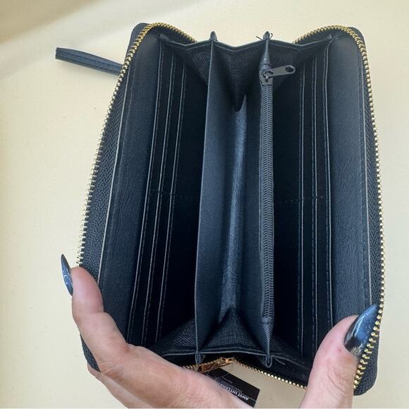 AWST International Women’s Black Horsebit Graphic Zip Around Long Wallet - Picture 4 of 7